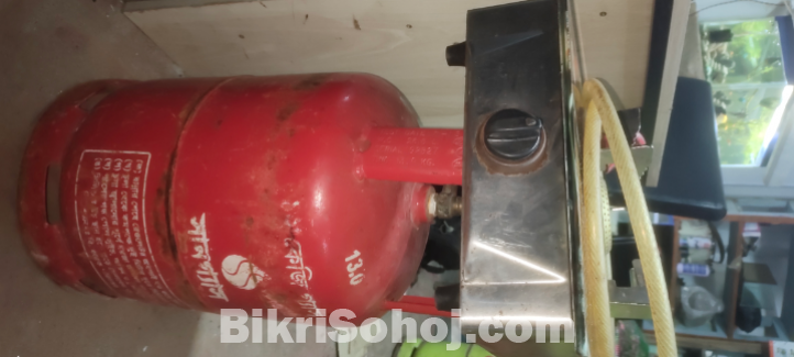 একটি কাঁচের চুলা ও একটি খালি সিলিন্ডার বিক্রি করা হবে